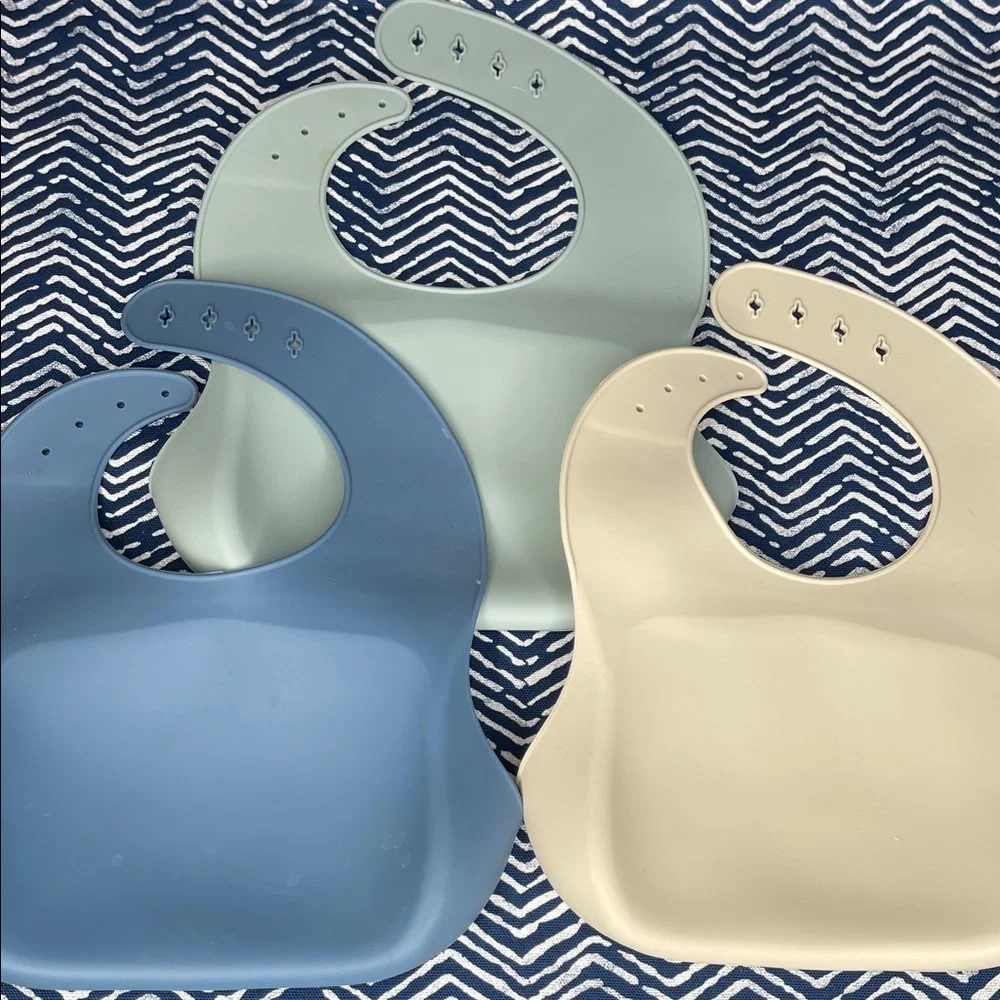 Source Unknown Silicone Bib Trio - Blue, Green, Cream